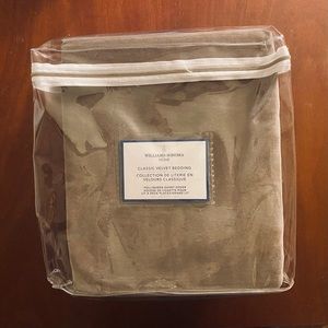 NEW WIlliams-Sonoma Classic Velvet Queen Duvet NWT